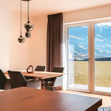 Alpenluxus Presents - Irmis Zillertalblick With Cozy Living Area And Car Park アパート シュリッタース